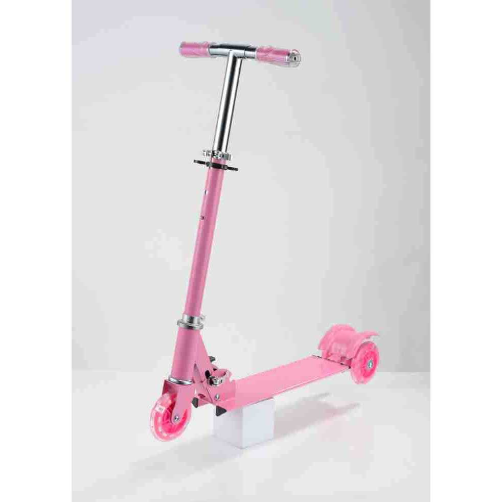 Purpurina, triciclo con caja de color, asas de goma.