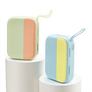 Ensemble d'outils de manucure et pédicure portable en acier inoxydable, kit de coupe-ongles avec ciseaux, fourchette à cuticules, étui pour les voyages - Product Image 3