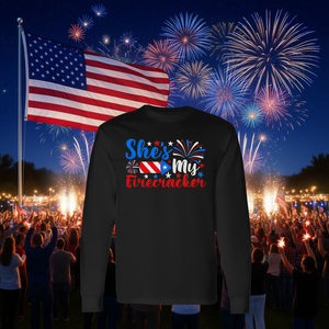 Camiseta de manga larga para parejas con diseño patriótico de She's My Firecracker 4th Of July - Product Image 3
