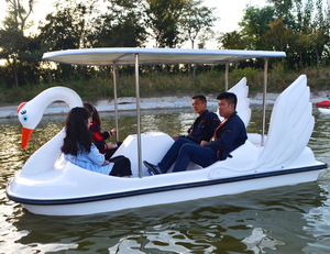 Bateau à pédales en forme d'animal requin, canard, cygne, flamant rose pour 2 ou 4 personnes, bateau à pédales en fibre de verre pour adultes, bateau à pédales cygne d'<span class=keywords><strong>occasion</strong></span> - Product Image 2