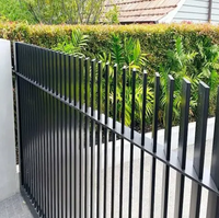 Clôtures et portails verticaux en aluminium à prix d'usine avec caractéristiques pour bétail et piscines, adaptés aux maisons