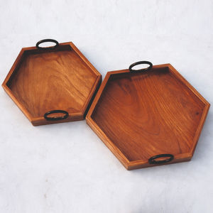 Ensemble Premium de 2 Plateaux de Service Hexagonaux en Rotin avec Poignées en Métal Noir Élégantes, Lavables au Lave-Vaisselle, Multifonctionnels pour la Vaisselle et l'Utilisation sur Bureau - Product Image 1