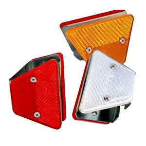 Réflecteur triangulaire routier rouge, blanc et jaune pour garde-corps de sécurité routière - Product Image 1