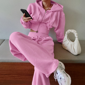 Vente en gros de pyjamas d'hiver en peluche personnalisés Ensemble 3 pièces avec haut court <span class=keywords><strong>et</strong></span> short pour femmes/ - Product Image 1