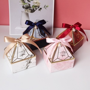 กล่องใส่ขนมงานแต่งงานทำจากกระดาษสไตล์โรแมนติก - Product Image 1