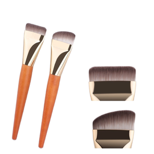 Pinceau applicateur HQ Mixed Proc Discount pour fond de teint liquide et crème, avec poils doux pour un maquillage lisse et un visage parfait - Product Image 3