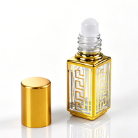 Flacon roll-on carré en verre de luxe personnalisé de 12 ml pour parfum et crème pour le visage avec bille en verre gravée carrée