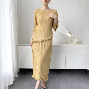 Completo da donna plissettato tinta unita, nuovo modello estivo 2026, top + gonna, <span class=keywords><strong>elegante</strong></span>, <span class=keywords><strong>giovanile</strong></span>, set unico, comodo, casual, <span class=keywords><strong>abbigliamento</strong></span> da esportazione - Product Image 1