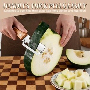 Éplucheur de légumes 3-en-1 en acier inoxydable avec manche en bois, éplucheur de fruits et de pommes de terre avec ouvre-bouteille, outils de cuisine pour éplucher et cuisiner - Product Image 4