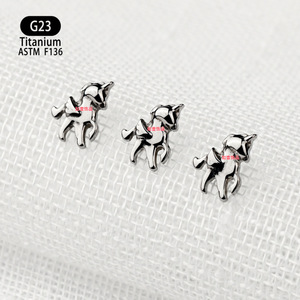 Clous d'oreilles en titane licorne G23 ASTM F136, bijoux de piercing en forme d'animal, cadeau - Product Image 1