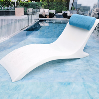 Chaises longues de plage avec coussin LED extérieur pour piscine