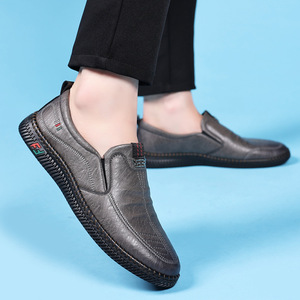 Mocassins en cuir pour hommes, bout rond, à enfiler, semelle en caoutchouc antidérapante, chaussures décontractées pour papa d'âge moyen, chaussures de marche confortables - Product Image 4