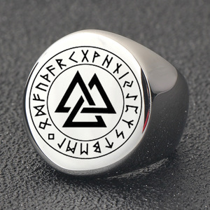 Bague ronde avec inscription viking nordique, runes gravées au laser, triangle éternel irlandais, bijoux pour hommes en acier inoxydable, 22mm - Product Image 3
