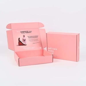 Boîte d'<span class=keywords><strong>emballage</strong></span> en papier personnalisée avec logo Vêtements Vêtements Chaussures Cadeau de marque à la mode Boîte postale de luxe personnalisée de haute qualité - Product Image 1