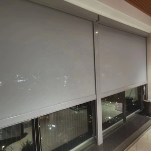 Écrans solaires motorisés personnalisés pour terrasse, résistants au vent et à l'eau, avec système de fermeture à glissière et pergola - Product Image 5