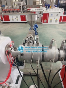 Máquina Extrusora de Tuberías Aislantes de HDPE, PPR, PE, PP RUIJIE para Alcantarillado, Suministro de Agua y Drenaje con Motor de Tornillo y Engranaje - Product Image 3