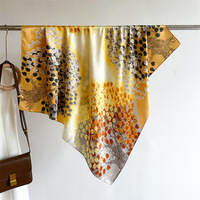 Écharpe en soie personnalisée couleur ivoire et bleu marine, motif color block, 70 cm carré, pour femme, style minimaliste, à porter autour du cou ou sur la poignée de sac