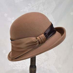Béret Derby 100% Feutre de Laine pour Femme, Nouvelle Collection, Haute Qualité, Tissu Satiné Tendance avec Bordure Délicate, Idéal pour les Occasions Décontractées, les Fêtes, les Activités de Plein Air et les Voyages - Product Image 4