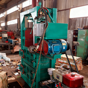 Presse à balles hydraulique verticale pour papier usagé, machine à presser le carton, presse à balles pour métaux de rebut - Product Image 3