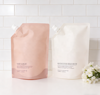Sacs à bec verseur réutilisables avec impression en gravure personnalisée, capacité de 500 ml, bec verseur en plastique rechargeable pour shampooing et cosmétiques