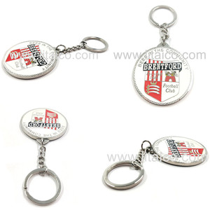 Logotipo de forma personalizada Llaveros de aleación de zinc Esmalte duro Escudo Llaveros de metal Regalos al por mayor a granel - Product Image 2