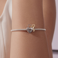 Breloque en forme de cadenas avec clé plaquée or et pierres de zircon, pendentif romantique pour bijoux unisexes, cadeau