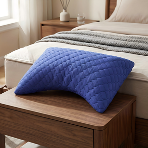 Oreiller de voyage personnalisé lavable et réglable avec sac à dos à cordon, mini oreiller de voyage pour le cou, le dos et le soutien lombaire - Product Image 1