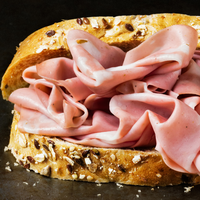 Qualité Garantie Marque Italienne Haute Nutrition Mortadelle Cylindrique Pure viande de porc IGP à Vendre