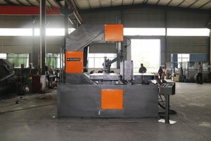 Sierra de cinta vertical metálica de alta precisión para corte de acero, hierro y aluminio, con profundidad de corte de 1300 mm y altura de 1000 mm - Product Image 2