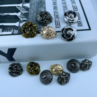En la ropa, cubiertas de botones, botones, broches divertidos, flores hechas a mano para ropa, accesorios de ropa, botones de diamantes de imitación, aleación de Zinc de Metal