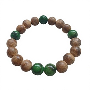 Bracelet en bois d'agar vietnamien, style cadeau unisexe, 14 perles de bois d'agar naturel, 5 perles de corail vert, 10 mm, marque My Aga - Product Image 2