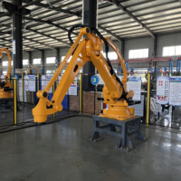 Bras robotisé industriel de palettisation avec une charge utile de 50 kg à 200 kg pour l'empilage de cartons en grande quantité dans les systèmes d'entrepôt automatisés