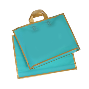 Borsa Shopping in Plastica Personalizzata con Logo e Manico Morbido, Borsa Tote di Lusso con Finiture Dorate per Confezioni di Abbigliamento - Product Image 1