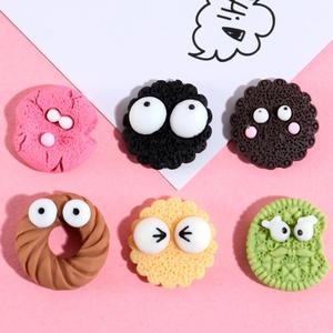 Accesorios para el Cabello de Plástico con Dijes de Galletas de Dibujos Animados para Niños, Hechos a Mano para Uso Diario - Product Image 1
