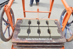 Machine automatique de fabrication de briques creuses en <span class=keywords><strong>ciment</strong></span> QT4-25, machine à briques à haut rendement - Product Image 6