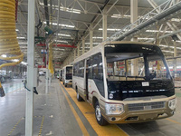 Chusheng 32 sièges personnalisés par des professionnels Entraîneur de luxe à moteur diesel Petit bus pour les transports en commun
