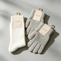 Machine d'étiquetage à grande vitesse, machine à fixer des étiquettes pour chaussettes, gants, vêtements, articles vestimentaires