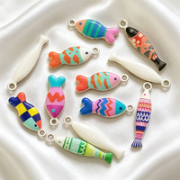 H0928 Ciondoli a forma di pesce in acciaio inossidabile con smalto colorato, a righe brillanti, piccoli pendenti a forma di pesce oceanico per gioielli fai da te, per collane e bracciali