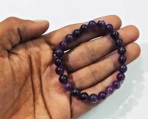 Bracelet en améthyste polie de qualité supérieure pour l'énergie positive, l'équilibre émotionnel et la méditation, disponible à la vente - Product Image 4
