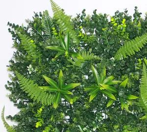 Panel de valla de hierba de plástico sintético Fondo de pared verde artificial con plantas tipo flor para jardín o decoración de boda