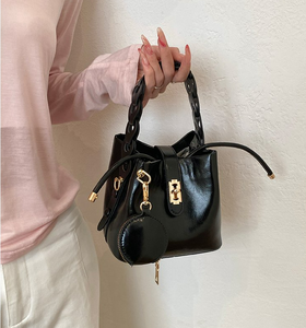 Sacs seau tendance 2026 avec poignée tressée, petite bourse à monnaie décorée comme breloques de sac, sacs tendance pour femmes, sacs pour téléphone portable - Product Image 3
