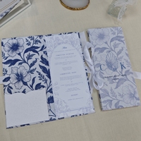 Carpeta de Menú de Mesa de Lino Floral Azul Vintage, Monograma Personalizado para Parejas, Cinta de Satén, Invitaciones de Boda Plegables de Tela Estilo Costero Europeo