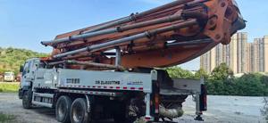 Camion <span class=keywords><strong>pompe</strong></span> à béton Isuzu 47 mètres d'occasion Zoomlion 13 ans <span class=keywords><strong>Bras</strong></span> mobile 5 sections avec noyau de moteur diesel inclus - Product Image 4