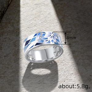 Anello traforato in porcellana bianca e blu per donna, elegante gioiello da dito in stile cinese - Product Image 4