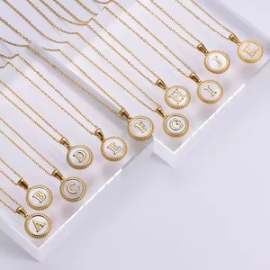 เครื่องประดับแฟชั่นวินเทจขายส่งราคา26 A-Z ตัวอักษรสแตนเลสชุบทองสร้อยคอเปลือกหอยเริ่มต้น - Product Image 1