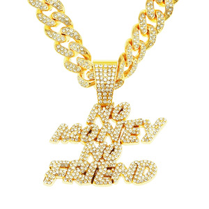 Ciondolo Personalizzato Hip Hop con Scritta 'No Money No Friend', Charm con Catena Cubana Ghiacciata - Product Image 1