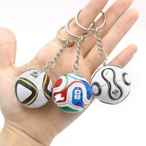 ميدالية مفاتيح كرة قدم مصغرة من الجلد الصناعي لمحاكاة بطولة العالم لكرة القدم 2026، تذكار كرة المباراة، هدية تذكارية في صندوق - Product Image 1