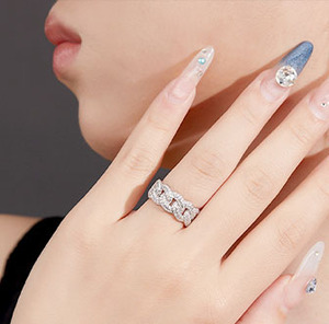 Anillo de cóctel de lujo para mujer, plata 925, moissanita, corte brillante redondo, engaste pavé, diseño geométrico, joyería de boda - Product Image 2