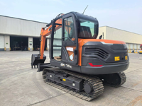 Mini-excavatrice sur chenilles DX75 DX75E de 7,4 tonnes avec godet de 0,3 m³ pour les infrastructures urbaines