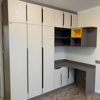 Armoire minimaliste avec tiroirs en MDF blanc, beige, marron foncé, acacia pour chambre d'hôtel